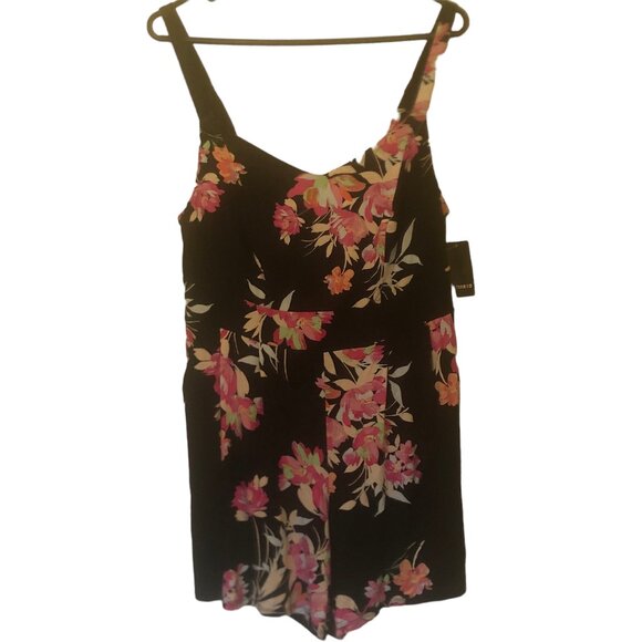 NWT Torrid sleeveless floral romper w/ pockets sz 10 - Picture 1 of 11
